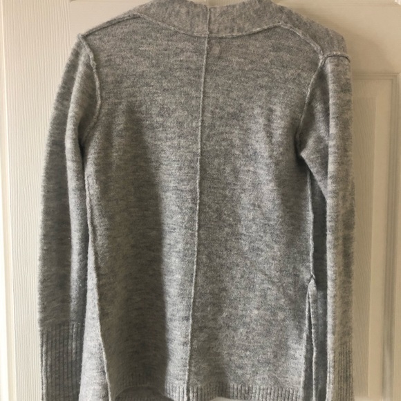 Aritzia Gigi Sweater Light Grey Size XXS - Picture 2 of 4